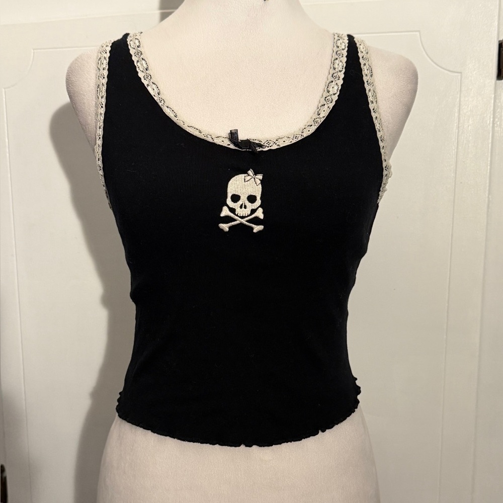 Messy bun Just chillin cute top with lace trim size S